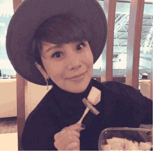 海清现在住的豪宅曝光：生活悠闲自然，自己炒几个小菜也很精致